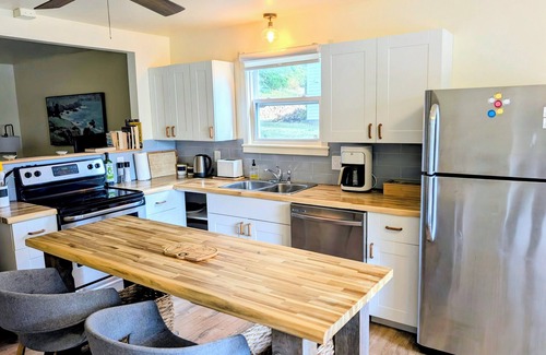 New Minas House | Charming 2-bedroom Retreat with AC, WiFi in the Heart of the Annapolis Valley
