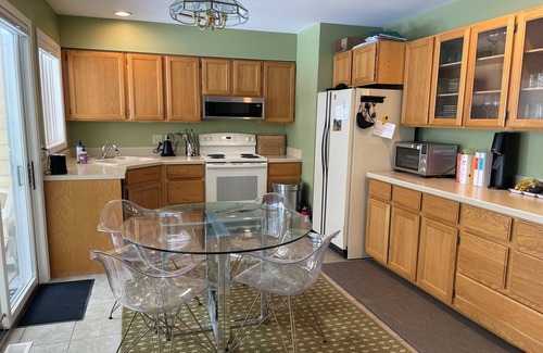 University District House | Charming 2-bedroom riverfront townhome in Missoula with AC, WiFi
