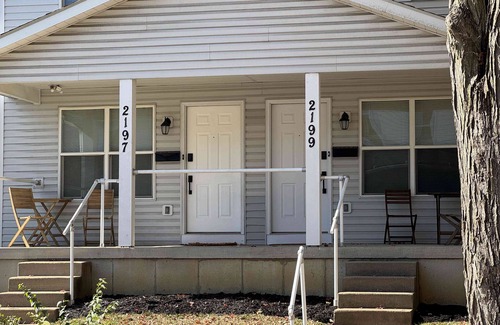 University District House | Charming 2-Bedroom Townhome with WiFi and AC in fantastic Columbus