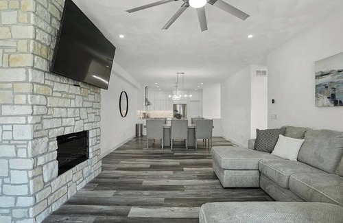 Grafton House | Charming 2-bedroom townhome with a cozy fireplace in the heart of Grafton