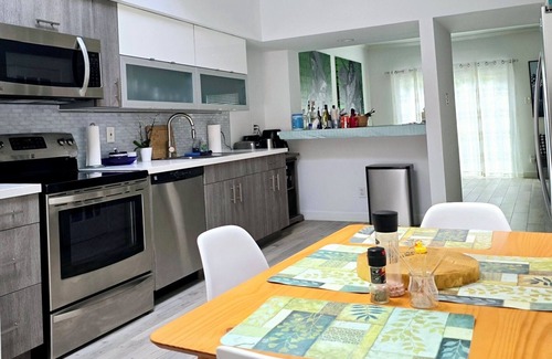 Memorial House | Charming 2-bedroom townhome in energy corridor, FULL of light