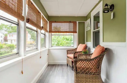 Woburn House | Charming 2 bedroom Townhome w/private office suite