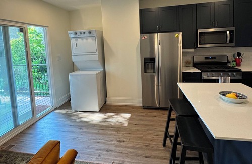 Logan Square House | Charming 2-bedroom urban oasis in fabulous Chicago!