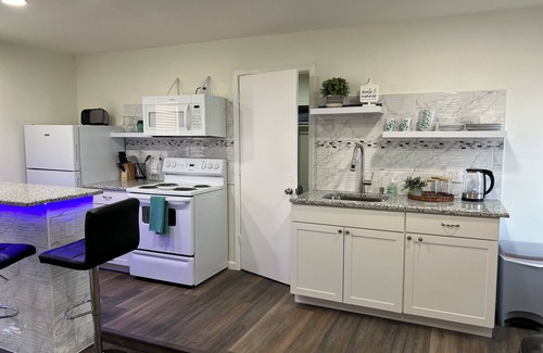 Albuquerque Condo | Charming 2-bedroom condo in wonderful Albuquerque with WiFi, AC.