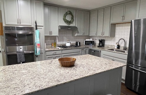 Shenandoah House | Charming 2-bedroom house with Laundry in lovely Baton Rouge