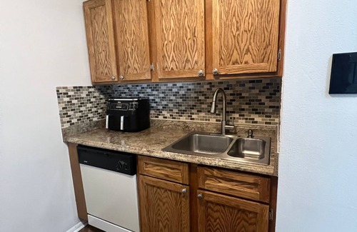 South Baton Rouge House | Charming 2-bedroom townhome in brilliant Baton Rouge minutes from LSU