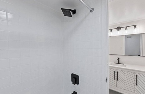 Silver Spring Apartment | Charming 2-bedroom apartment with AC, fitness room in awesome College Park