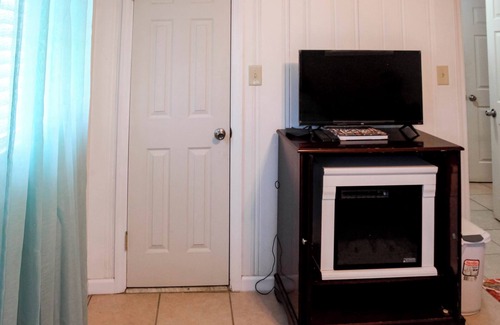 Cliftondale House | Charming 2-bedroom flat in brilliant College Park with AC, fitness room