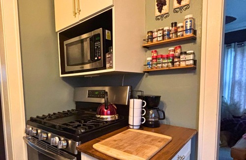 Grand Rapids House | Charming 2-bedroom house located near Downtown with AC, WiFi