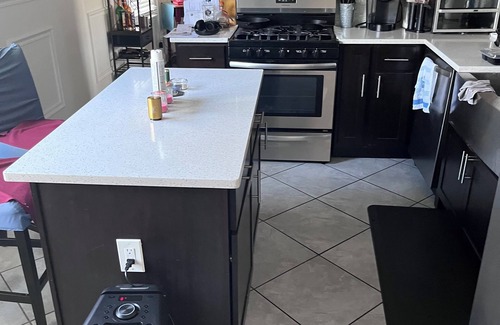 Homewood House | Charming 2-bedroom house with WiFi in peaceful Hazel Crest