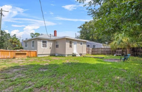 St. Nicholas House | Charming 2-bedroom Bungalow near San Marco