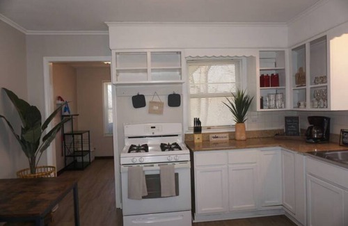 South Kansas City House | Charming 2-bedroom house with fenced in back yard in delightful Kansas City