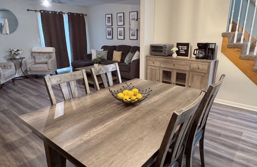 Lee's Summit Apartment | Charming 2-bedroom apartment in fabulous Lee's Summit Downtown