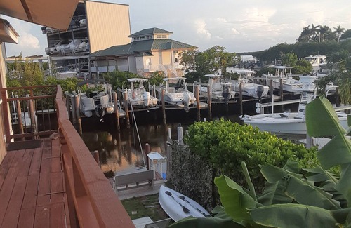 Goodland Cottage | Charming 2-bedroom cottage in superb Marco Island with AC