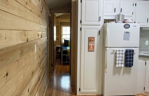 Maynardville House | Charming 2-bedroom home, sleeps 6, near Hickory Star Marina. Boat parking