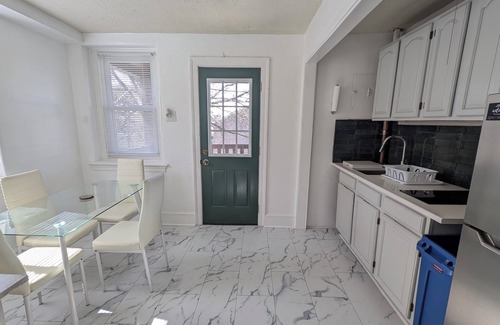 Germantown Apartment | Charming 2-bedroom apartment w/WiFi, AC in phenomenal Germantown, Philadelphia