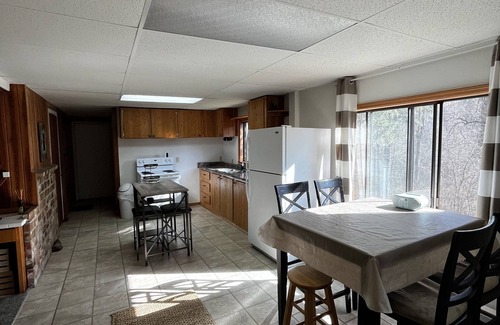 St. Maries Cabin | Charming 2-bedroom dry cabin by Black Lake