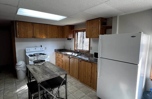 St. Maries Cabin | Charming 2-bedroom dry cabin by Black Lake