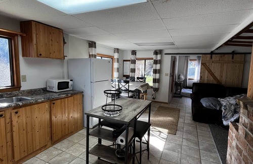 St. Maries Cabin | Charming 2-bedroom dry cabin by Black Lake
