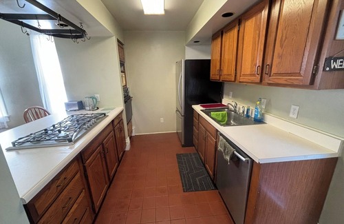 Terre Haute Apartment | Charming 2-bedroom 1st Floor apartment in lovely Terre Haute with WiFi, AC