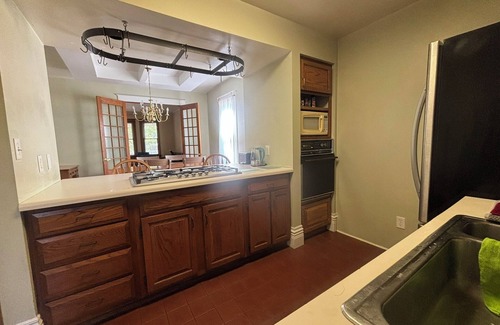 Terre Haute Apartment | Charming 2-bedroom 1st Floor apartment in lovely Terre Haute with WiFi, AC
