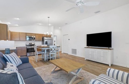 Okahumpka Villa | Charming 2-Bedroom, 2-Bath Villa in Newell Village