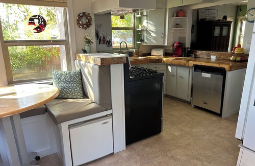 Twin Bridges House | Charming 2-bedroom bungalow with WiFi and bbq in Twin Bridges. Dog friendly.