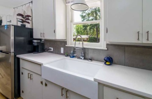 West Monroe Cottage | Charming 2-bedroom cottage in nice West Monroe with WiFi, AC