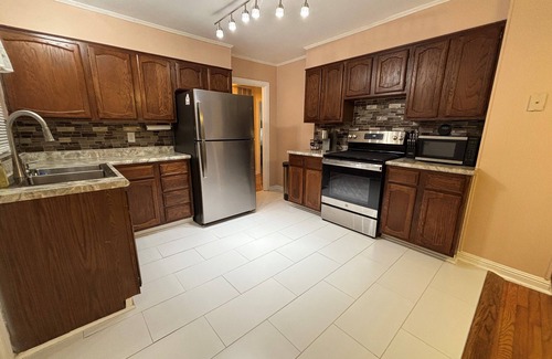 Cunningham House | Charming 2-bedroom house on 1+ acres in West Paducah with Patio, Firepit & Wifi