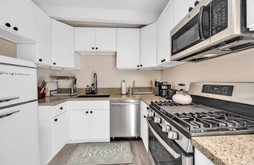 Westminster Apartment | Charming 2-bedroom studio in Westminster with AC, WiFi. Enjoy your stay!