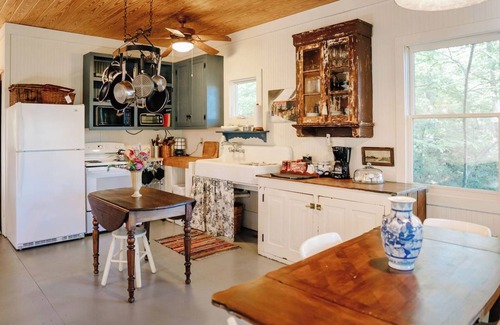 Westminster Cottage | Charming 2-bedroom cottage in a wooded setting sitting high above Chauga River