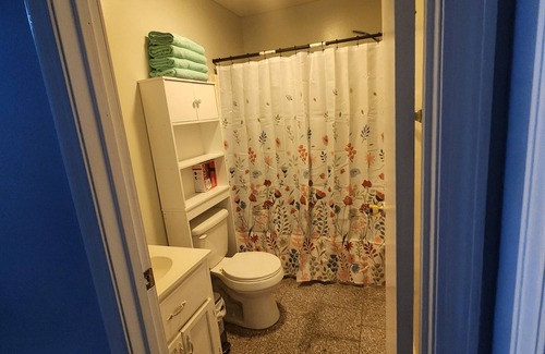 Willseyville Apartment | Charming 2-bedroom apartment in fabulous Willseyville with AC, WiFi