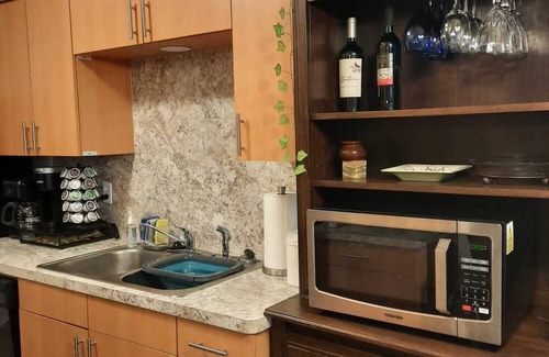 North Austin Civic Association Villa | Charming 2-bedroom villa in pleasant Austin with WiFi, AC
