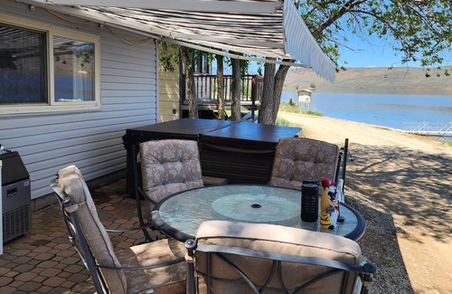 Bellevue Cabin | Charming 2 bedroom waterfront cabin at West Magic Id. 83352 with hot tub.