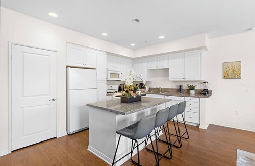 Irvine Bed & Breakfast | Charming 2-bedroom with fitness room located within walking distance to spectrum