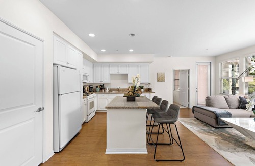 Irvine Bed & Breakfast | Charming 2-bedroom with fitness room located within walking distance to spectrum