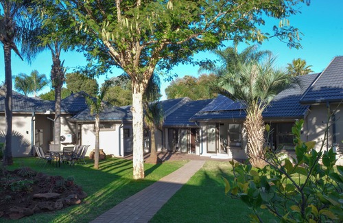 Krugersdorp Cabin | Charming 2-bedroom lodge in peaceful Krugersdorp with WiFi