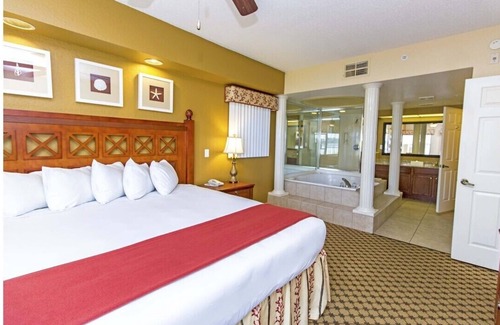 Florida Center Condo | Charming 2 BR condo with fitness rm, Jacuzzi, Full Kitchen, AC in lovely Orlando