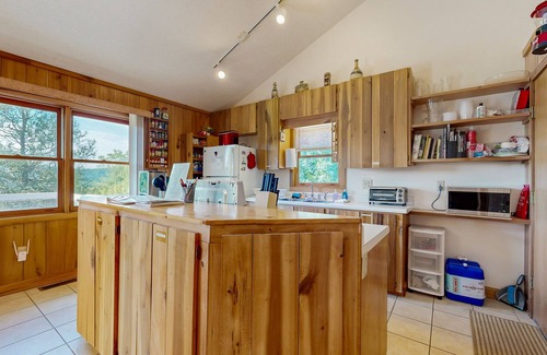 Penrose House | Charming 2 BR home with Stunning Views from outdoor deck