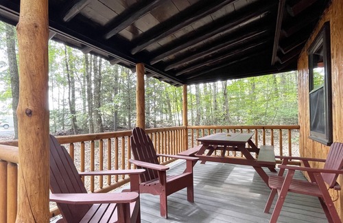 Reeders Cabin | Charming 2 BR Log Cabin in the Poconos