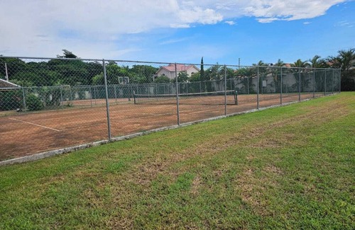Kingston House | Charming 2-bedroom house in St. Catherine Parish with WiFi, AC