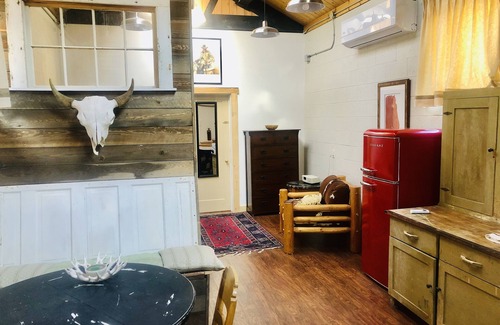 Ralston Apartment | Charming 2 room Studio in Private Setting near Cody
