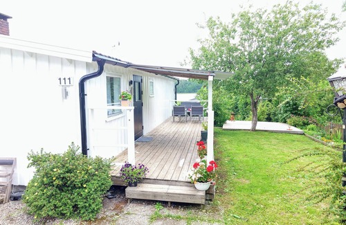 Alingsas Municipality Villa | Charming 2-bedroom house in welcoming Västra Götalands län with AC, WiFi