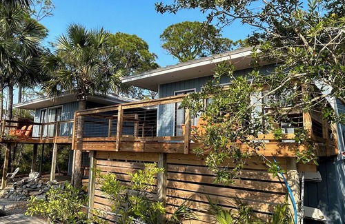 Plantation House | Charming 2-bedroom Tree House in fantastic Saint George Island