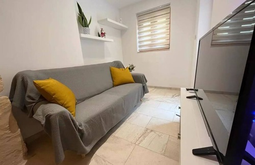 Zabbar Cottage | Charming 200 year old cottage with yard