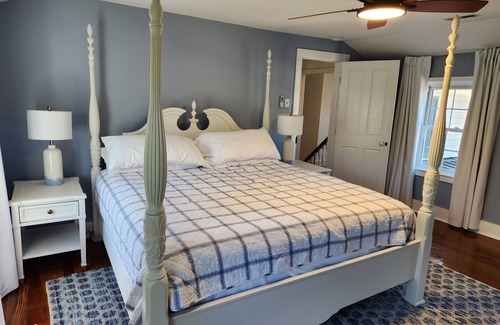Avenue Other | Charming 200-year-old Waterfront Farmhouse 1.5 Hours from DC