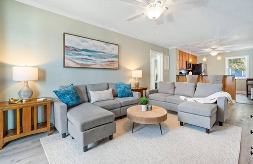McCutcheon Field Condo | Charming 2BR/2BA Beach Condo Steps from North Topsail Beach
