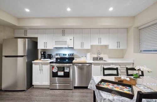 Surrey House | Charming 2BD Basement Suite, Surrey!