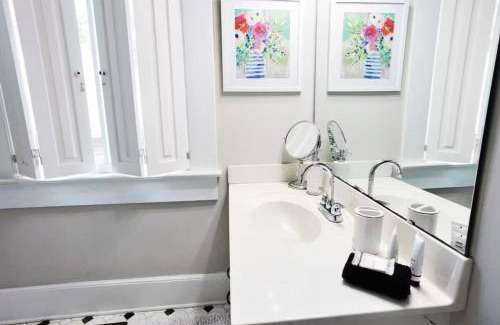 Old Shandon House | Charming 2Bed 2Bath Bungalow Shandon