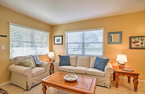 Lake Worth Apartment | Charming 2BR Lake Worth Condo Steps from the Water